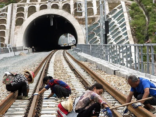 黔張常高村隧道路基沉降觀(guān)測(cè)項(xiàng)目